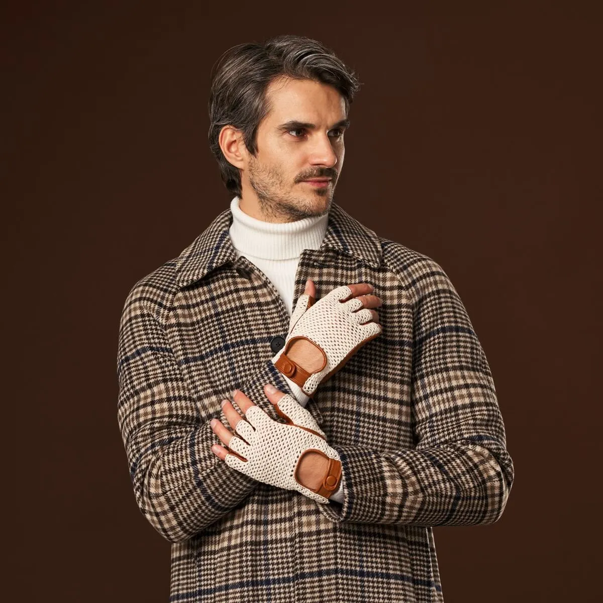 Dario (cognac) - Hand-sewn Italian crochet driving gloves from lambskin leather