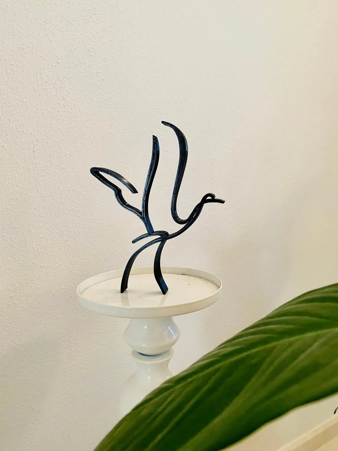 EROTNGO Minimalist Crane Tabletop Figure: Gift, Art Sculpture, Shelf Sitter, Home Decor, Office Statue, Housewarming Present