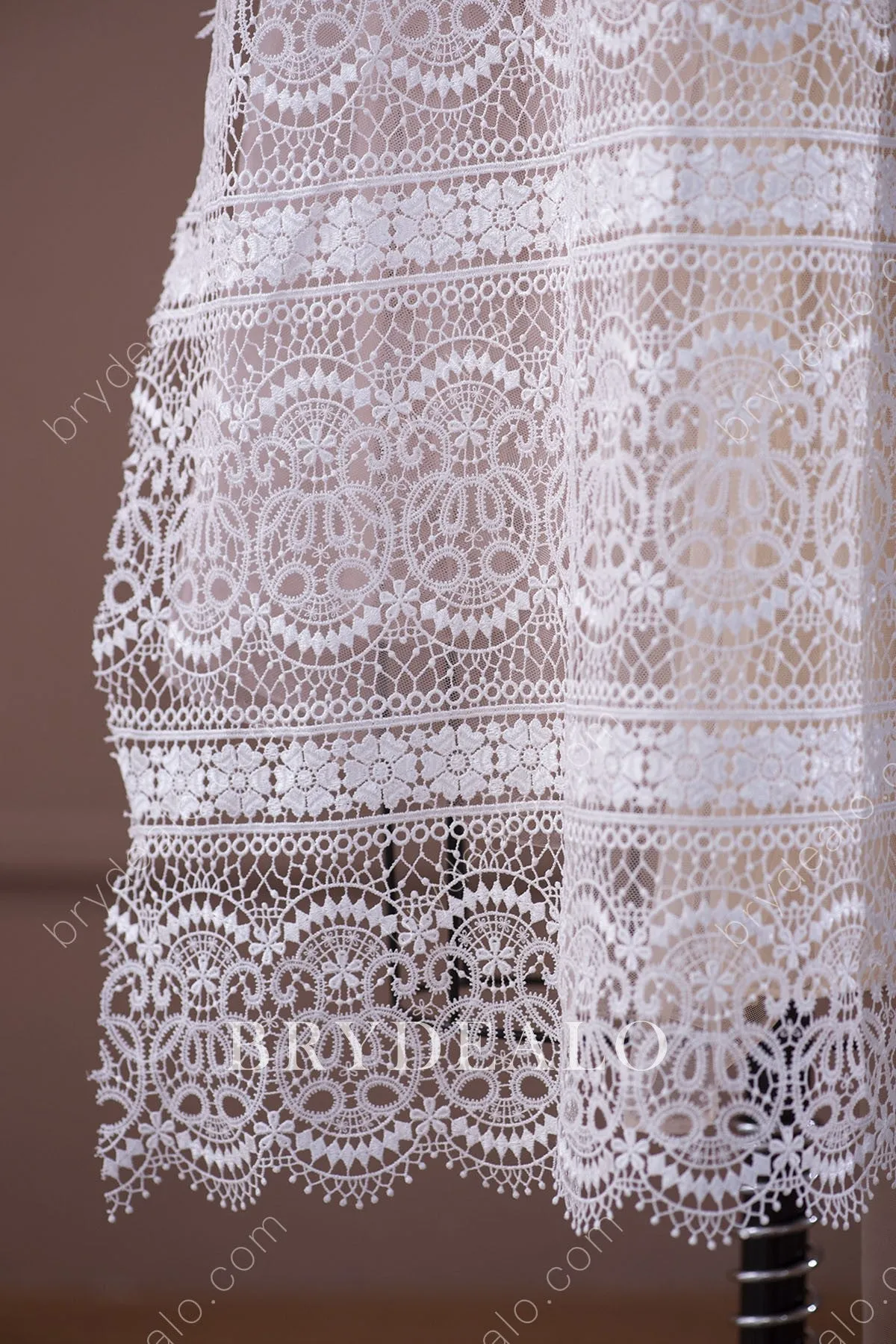 Geometric Full Patterns Scalloped Bridal Lace Fabric Online