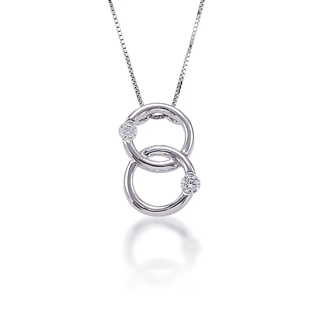 KATARINA Diamond Interlock Pendant Necklace (1/6 cttw)