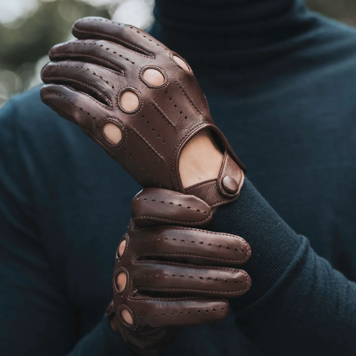 Mario (brown) - Italian lambskin leather driving gloves & touchscreen feature