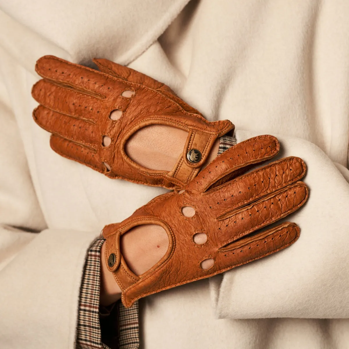 Raffaella (brown) – Luxurious Italian peccary driving gloves