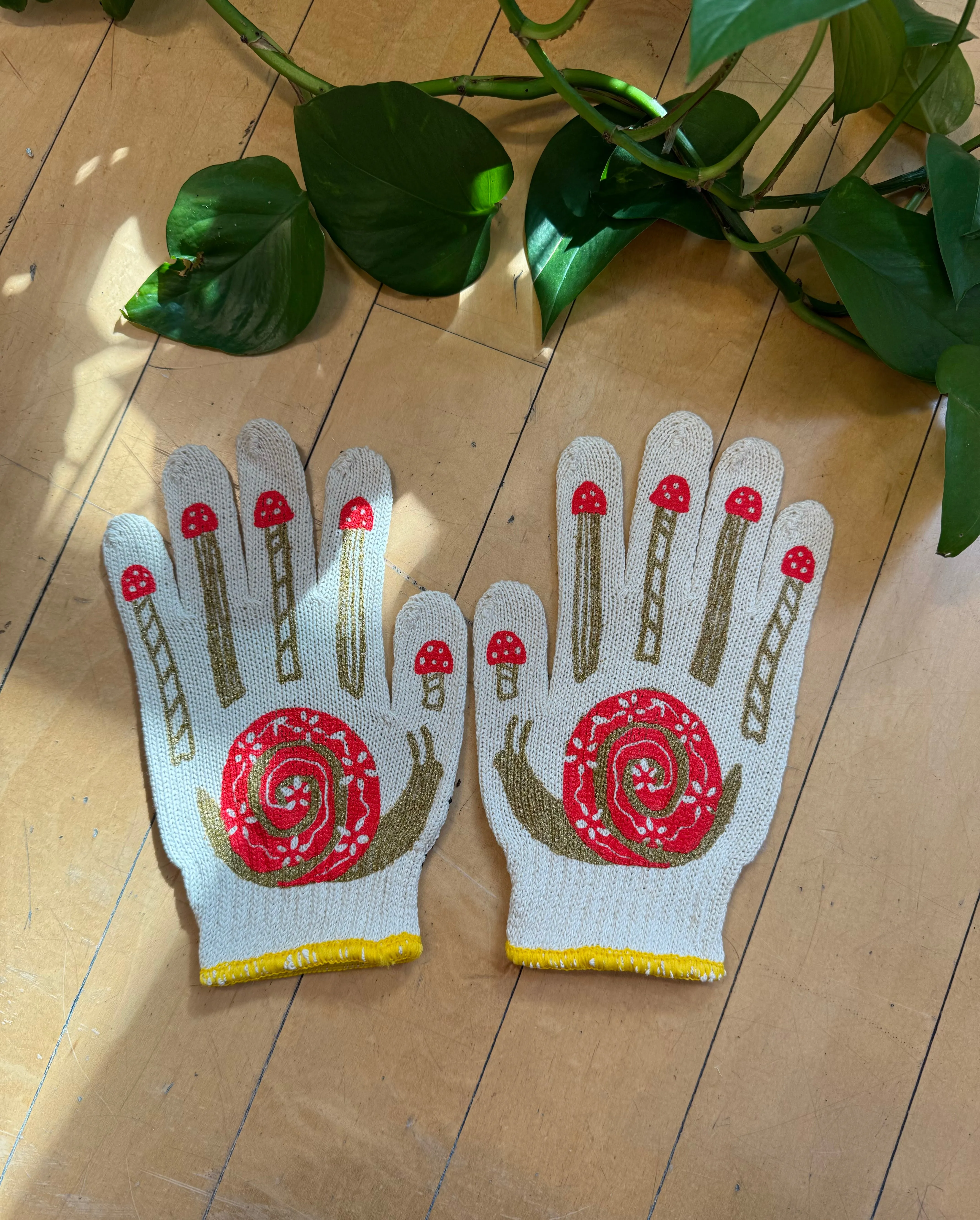 Snail Gardening Gloves